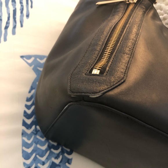 Pour la Victoire black leather bag with gold detail - Picture 5 of 8